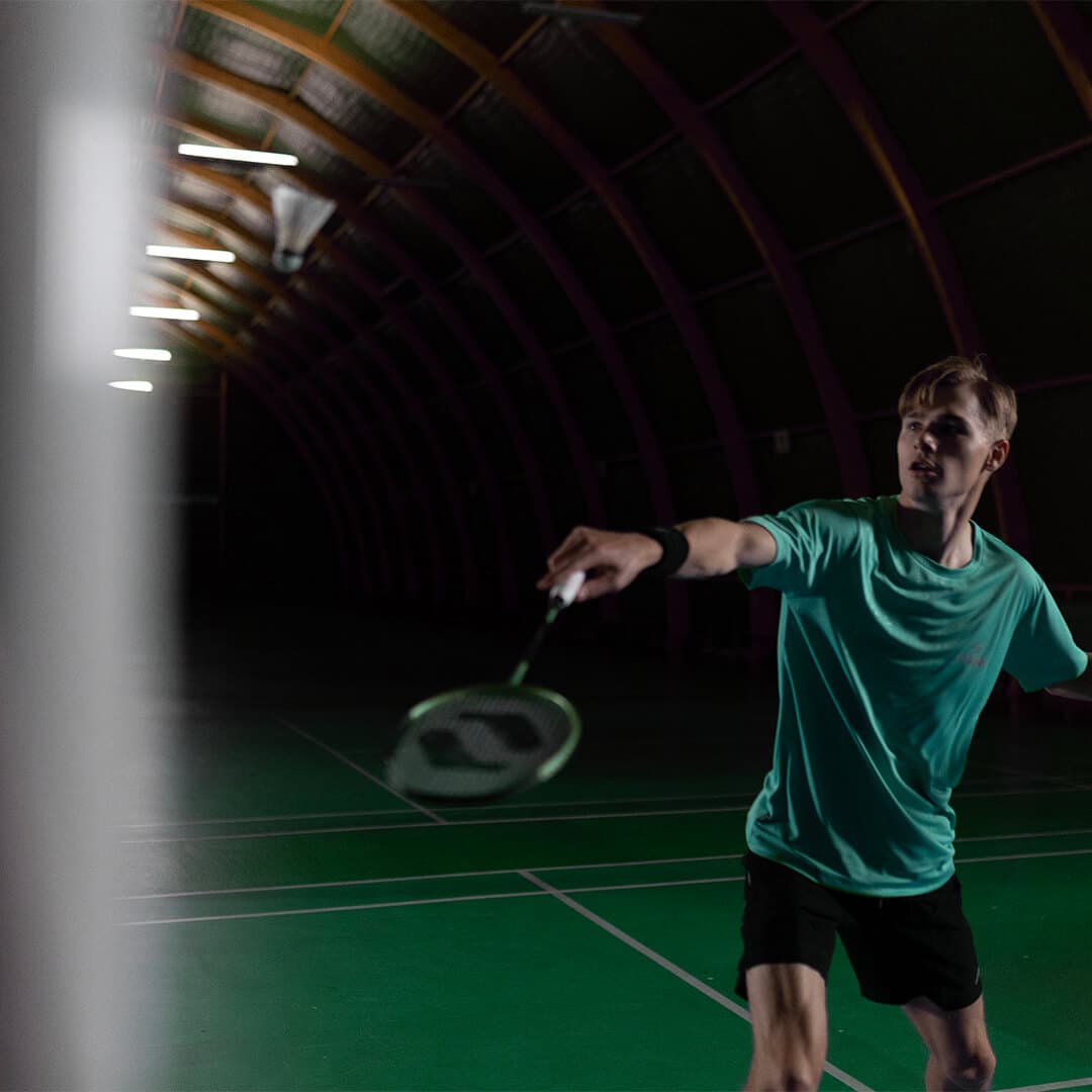 badminton-racket-aviox-progress-black_green-5202-0109-04-emil-play-4-1080x1080-1