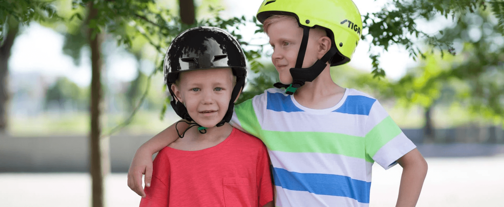 helmet-with-a-green-buckle
